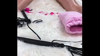 Putar Saya memberinya pijatan minyak tubuh yang luar biasa kemudian saya meniduri vagina dan bajingannya dengan dildo kaca begitu keras dan dia menyukainya. mengirimnya pulang ke suaminya yang sudah lelah dan bengkak.