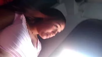 play Am întâlnit-o pe această brunetă bustină în autobuz, în drum spre casă, i-am spus dacă vrea să bea o cafea și am ajuns să ne-am dracu Am înregistrat că totul s-a întâmplat în New York, Statele Unite.