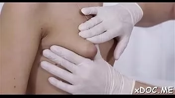 Putar Gadis memikat andrea c menikmati tuas