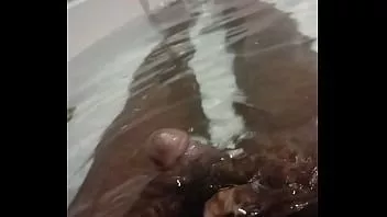 Putar Setelah mandi dengan saya kontol di tangan saya