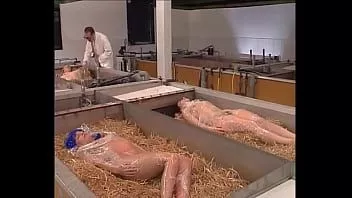 Oynat Sıcak genç bebekler sibel kekilli ve marlene charriere deli profesör tarafından test edildi