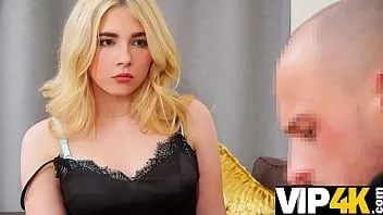 Redare Datorie4k. bărbatul este în regulă cu plata sub formă de sex cu adolescentul adorabil