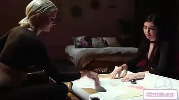 Oynat Görev bir kadını yalamamızı gerektiriyor