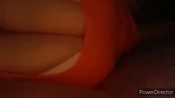 Oynat Ebeveynler diğer odadayken büyük memeli kız arkadaş arkadan çekim yapıyor