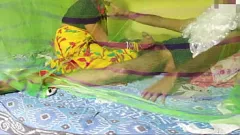 Reproduzir Desi Threesome de Bahu recém-casado com Sasur e seu Rei Dick