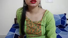 play Desi Maa's stomende doggystyle-sessie: volledige Hindi-video XXX