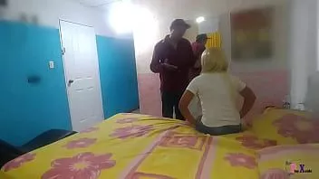 Redare Nepoata proastă este futută de unchiul ei într-un hotel.