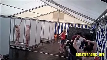 Reproduzir Spycam escondida em chuveiros comunitários femininos