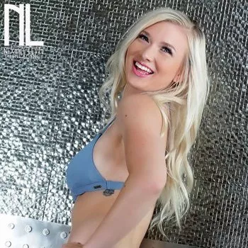 Porno Yıldızı Emily Right