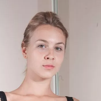قناة Alecia Fox